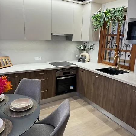 Apartment Seaescape With Ocean, King Size Bed, Wifi, Smart Tv, Free Parking 2 Pools Access